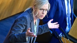 Die Grünen werden der Spritpreisbremse „mit minimalen Änderungen im Gesetzestext“ zustimmen. ...