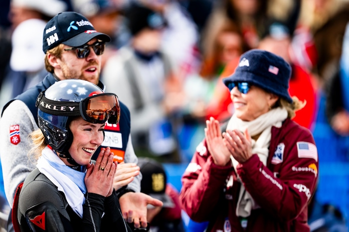 Große Freude bei Mikaela Shiffrin und ihren Liebsten.
