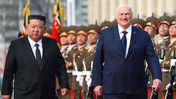 Von links: Nordkoreas Machthaber Kim Jong Un und der belarussische Präsident Alexander ...