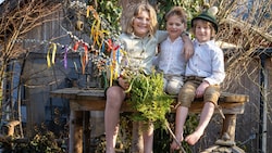 Sie sind für den Kirchgang am Sonntag gestellt: Lorenz, Xaver und Felix aus Lofer.