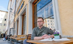 Klaus Hohensinn, muss seinen Gastgarten jeden Samstag räumen und hat deshalb satte ...