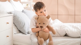 Auch Stress oder Ängste spielen oft eine Rolle, wenn Kinder nicht einschlafen können.