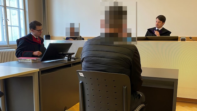 Statt im Porsche nahm der hochverschuldete Gastronom auf dem Stuhl im Landesgericht Feldkirch ...