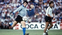 Torhüter Dino Zoff führte Italien 1982 mit 40 Jahren als Kapitän zum WM-Titel, ist bis heute der ...