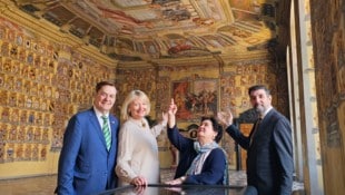 Rudi Roth, Daniela Stein, Konstanze Röhrs und Ferdinand Lanker im Wappensaal.