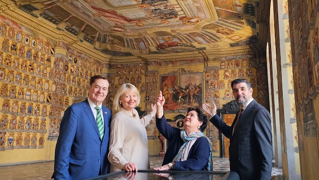 Rudi Roth, Daniela Stein, Konstanze Röhrs und Ferdinand Lanker im Wappensaal.