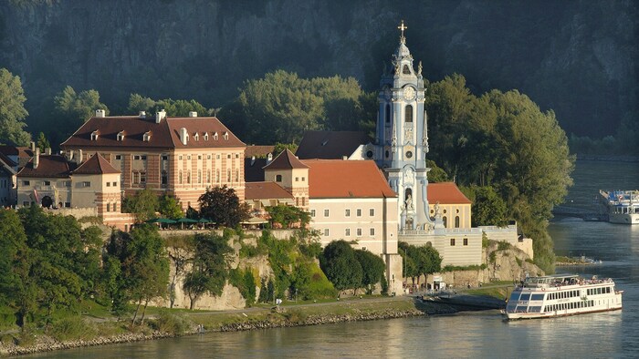 Die weltberühmte Kulisse der Marillen-Stadt Dürnstein.