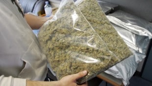 Mehr als zwei Kilo Cannabiskraut wurden beschlagnahmt. (Symbolbild)