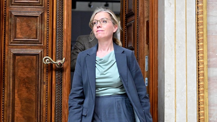 Grünen-Chefin Leonore Gewessler ist überzeugt, dass das Fahren mit öffentlichen Verkehrsmitteln ...