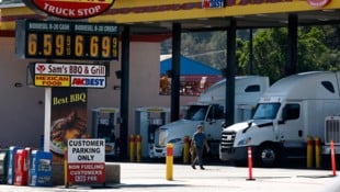 Das Weiße Haus versucht, die wirtschaftlichen und politischen Folgen des Krieges einzudämmen.