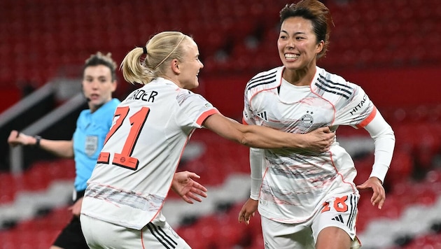 Die Torschützinnen Pernille Harder und Momoko Tanikawa.