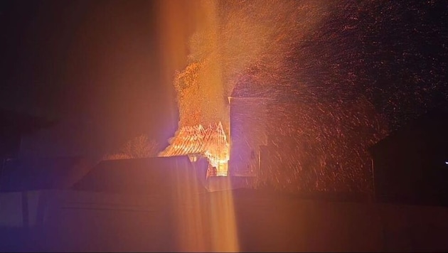 Verletzt wurde bei dem Brand ersten Erkenntnissen zufolge niemand.