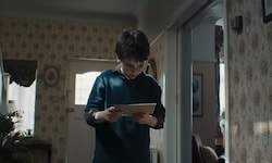 Harry Potter staunt über eine Brief aus Hogwarts.