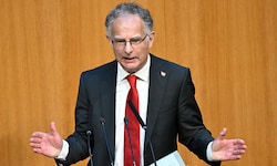 Finanzminister Markus Marterbauer (SPÖ) am Donnerstag im Parlament