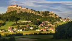 Imposanter Anblick: Die Riegersburg thront hoch über dem gleichnamigen Ort in der Steiermark.
