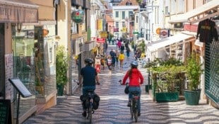 Fahrradtouristen bevölkern immer mehr die malerischen Gassen der portugiesischen Metropole.