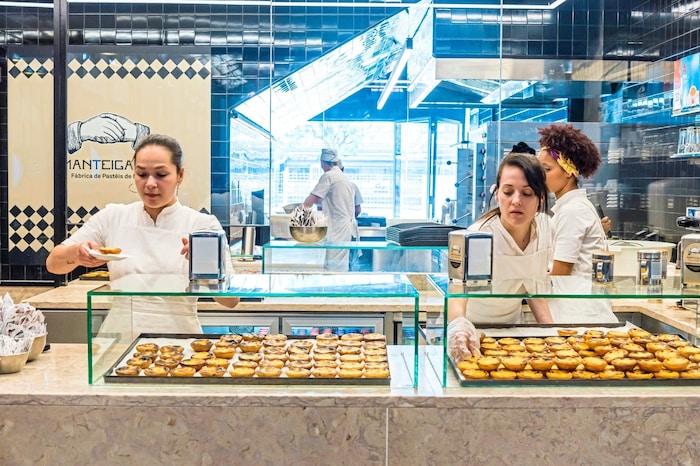 In dieser Konditorei werden die berühmten „Pastéis de Belém“ mit Vanillecreme gefüllt.