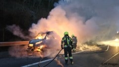 Das Fahrzeug brannte vollständig aus.