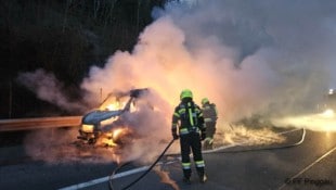 Das Fahrzeug brannte vollständig aus.