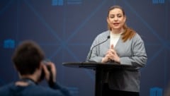 Nina Tomaselli liest der Bundesregierung die Leviten.