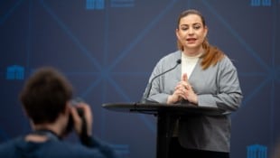 Nina Tomaselli liest der Bundesregierung die Leviten.