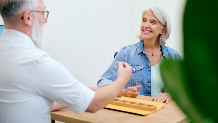 Neuroth – Ihr Experte für besseres Hören seit über 115 Jahren. (Bild mit HG) Machen auch Sie ...