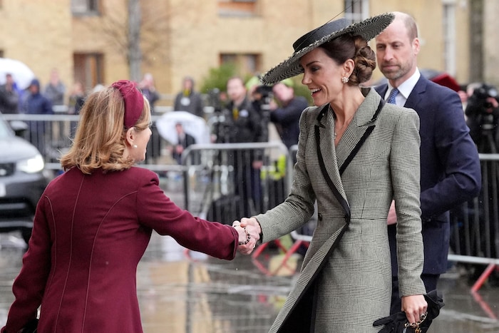 Prinzessin Kate begeisterte bei dem historischen Event im Mega-Luxus-Outfit.