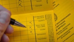 Kontrollieren Sie Ihren Impfpass, ob eine Auffrischungsimpfung fehlt.