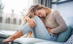 Frauen leiden häufiger unter Gallensteinen als Männer.