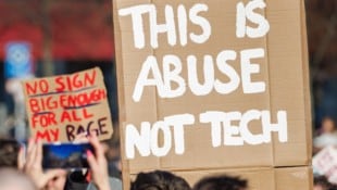 In Berlin hatten am vergangenen Wochenende Tausende Menschen gegen digitale Gewalt demonstriert.