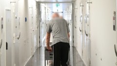 Die Situation in Österreichs Gefängnissen ist angespannt. Psychisch erkrankte Insassen erhalten ...