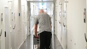 Die Situation in Österreichs Gefängnissen ist angespannt. Psychisch erkrankte Insassen erhalten ...