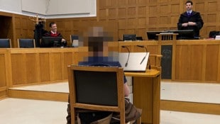 Der Schweizer räumte Schulden in Höhe von 600.000 Euro ein, ansonsten hielt er sich vor Gericht ...