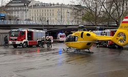 Der Notarzthubschrauber musste mitten im Resselpark landen, eineinhalb Stunden lang war die U4 ...