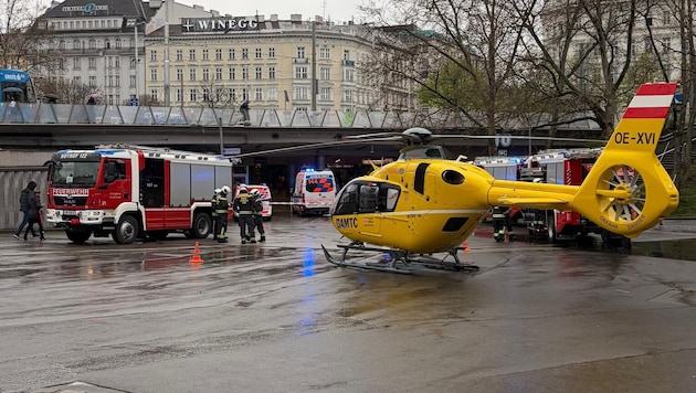 Der Notarzthubschrauber musste mitten im Resselpark landen, eineinhalb Stunden lang war die U4 ...
