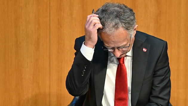 Das Doppelbudget bereitet dem Finanzminister, hier auf der Ministerbank im Parlament, ...