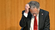 Finanzminister Markus Marterbauer (SPÖ) wird am 10. Juni seine Budgetrede halten. Bis dahin ...