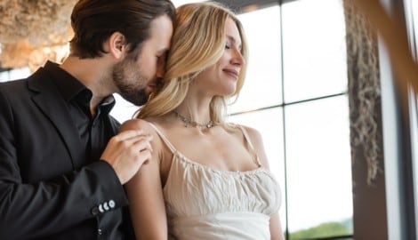 Vor allem weiblicher Körpergeruch in bestimmten Phasen macht etwas mit den Männern...