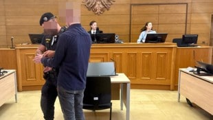 „Ich habe erst nach der Verhaftung verstanden, was ich angerichtet habe“, sagt der Angeklagte ...