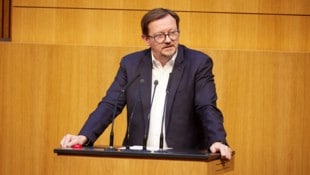 Rudolf Silvan stärkt seiner Ministerin den Rücken.