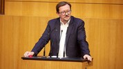 Rudolf Silvan stärkt seiner Ministerin den Rücken.