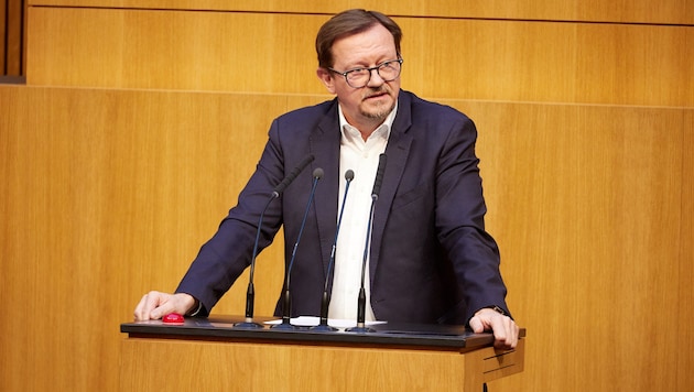 Rudolf Silvan stärkt seiner Ministerin den Rücken.