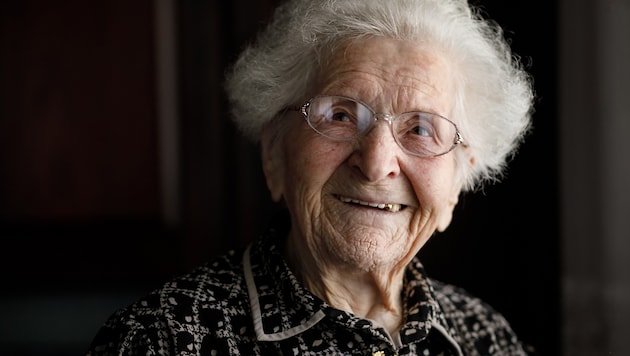 Während die Selfie-Kultur auf Kontrolle setzt – perfektes Licht, perfekter Winkel, perfekte ...