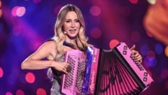 Melissa Naschenweng steht für bodenständige Musik; sie kommt im Mai mit ihrem „Lederhosenrock“ ...