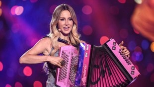 Melissa Naschenweng steht für bodenständige Musik; sie kommt im Mai mit ihrem „Lederhosenrock“ ...