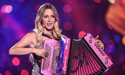 Melissa Naschenweng steht für bodenständige Musik; sie kommt im Mai mit ihrem „Lederhosenrock“ ...
