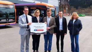 Stolz wurden am Donnerstag die neuen Busse in Kapfenberg präsentiert. Nach Ostern startet der ...