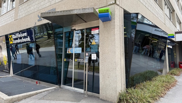 Diese Raiffeisen-Filiale am Uni-Campus wurde überfallen.