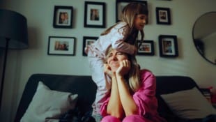 Kinder, Hausarbeit, dazu der Stress im Beruf: Frauen leisten viel – und oft mehr, als ihrem ...