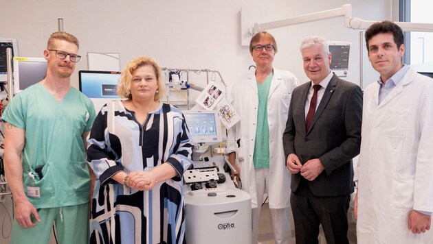 LGA-VorständinBräutigam (2. v. li. ) und Landesrat Kasser (2. v. re.) mit Top-Medizinern